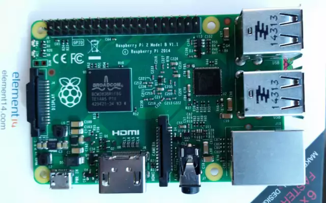 Raspberry Pi 2 Model B正面